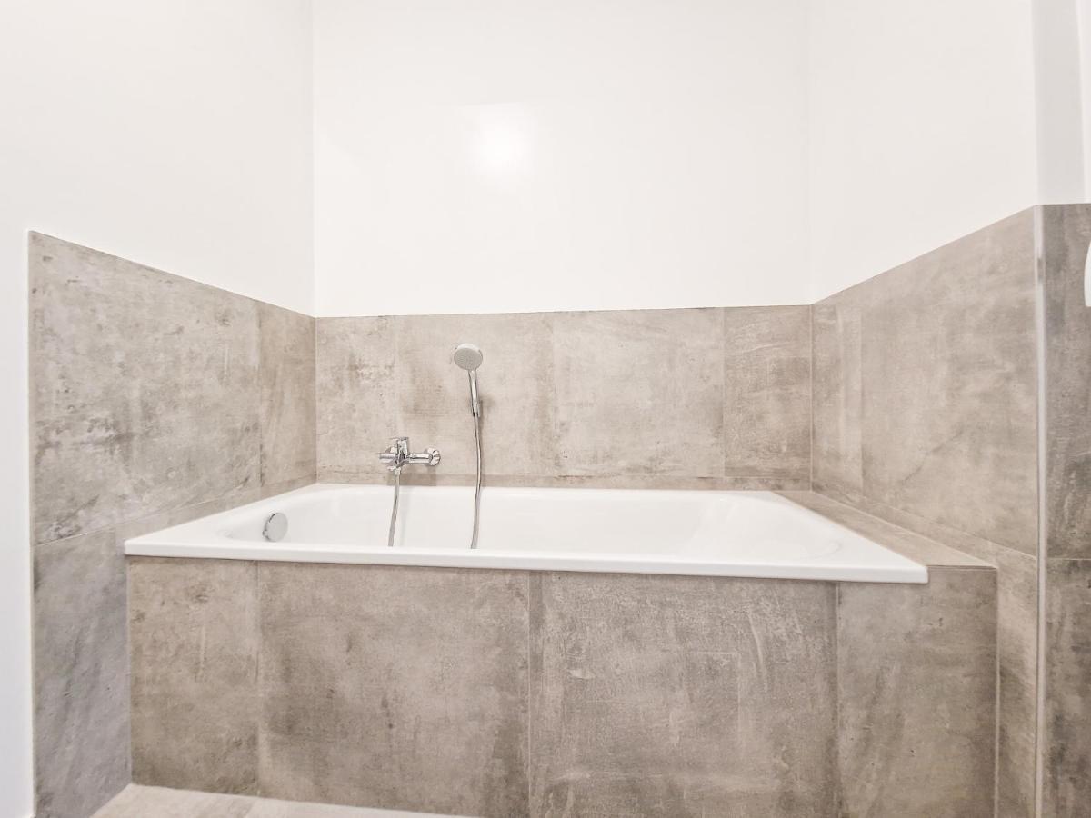 Raj Living - City Apartment With 3 Rooms - 15 Min Messe Dus & 10 Min Old Town Dus Düsseldorf Extérieur photo
