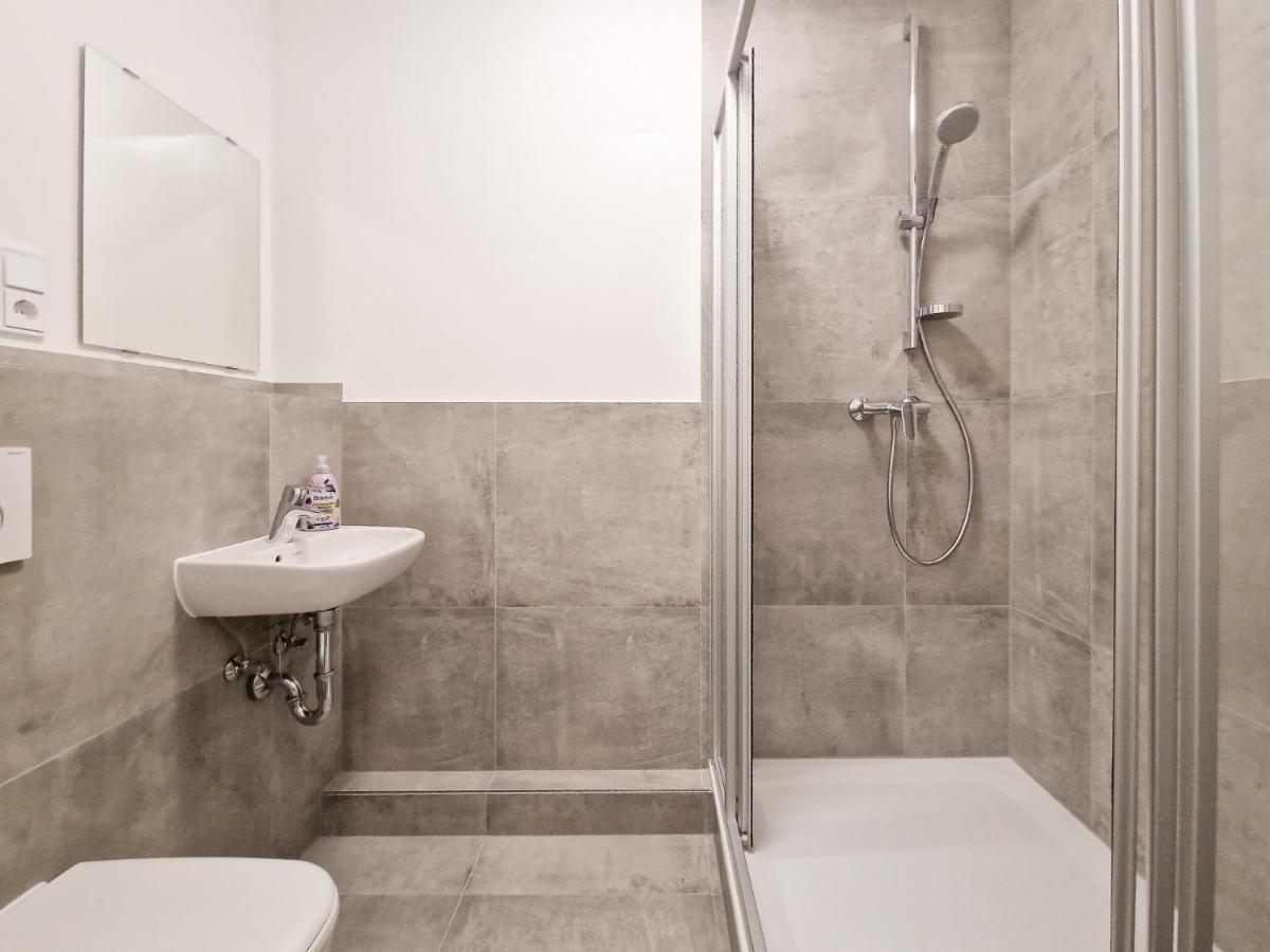 Raj Living - City Apartment With 3 Rooms - 15 Min Messe Dus & 10 Min Old Town Dus Düsseldorf Extérieur photo