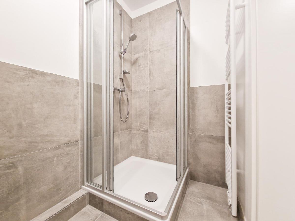 Raj Living - City Apartment With 3 Rooms - 15 Min Messe Dus & 10 Min Old Town Dus Düsseldorf Extérieur photo