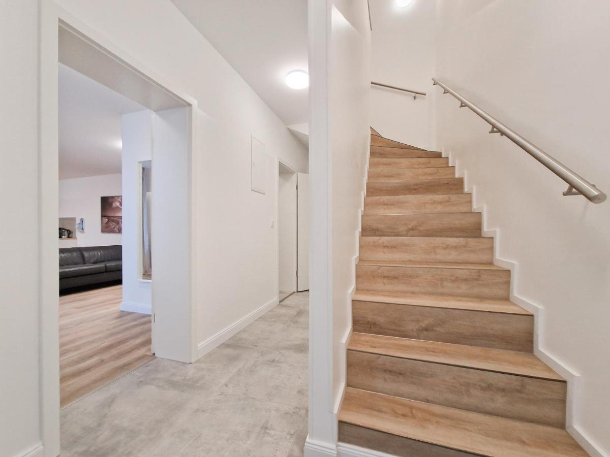Raj Living - City Apartment With 3 Rooms - 15 Min Messe Dus & 10 Min Old Town Dus Düsseldorf Extérieur photo