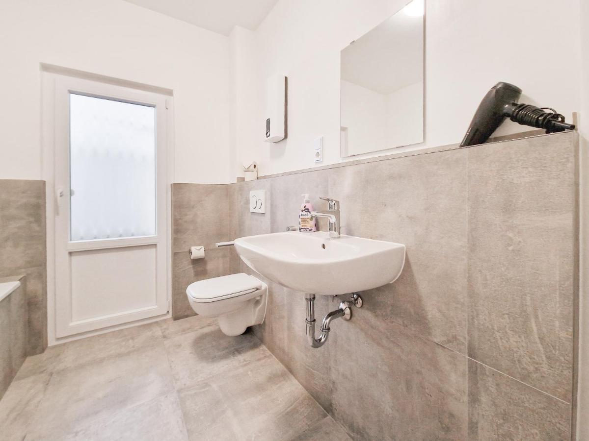 Raj Living - City Apartment With 3 Rooms - 15 Min Messe Dus & 10 Min Old Town Dus Düsseldorf Extérieur photo